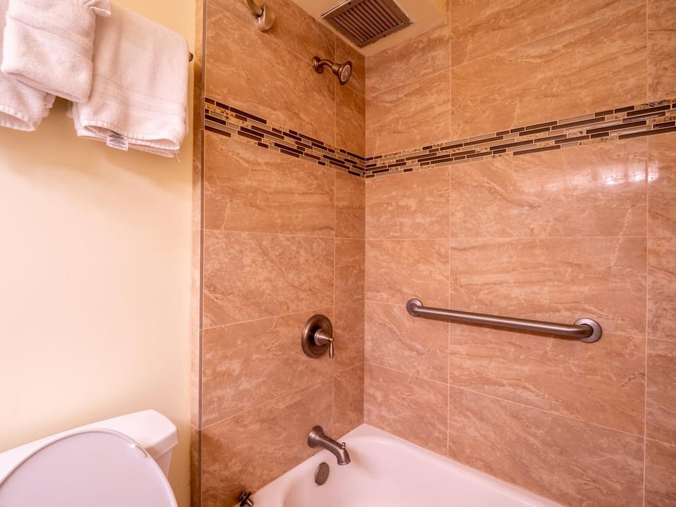 Top Floor Oceanfront location with great swimming and snorkeling MKM809 House in Wailea