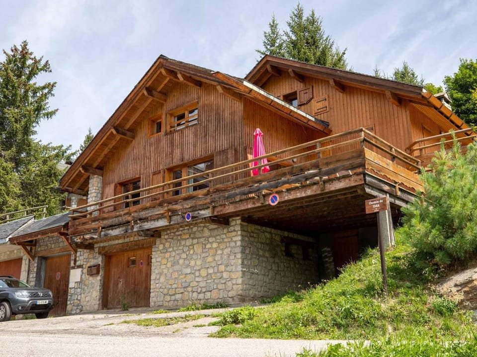 Chalet Méribel : Ski aux pieds, spacieux, lumineux avec cheminée Chalet in Les Allues