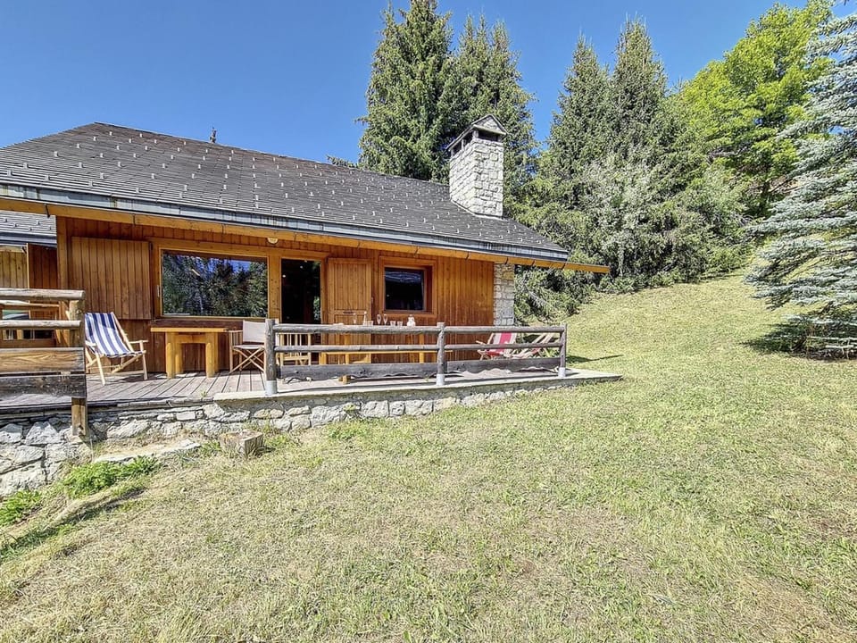 Chalet Méribel : Ski aux pieds, spacieux, lumineux avec cheminée Chalet in Les Allues