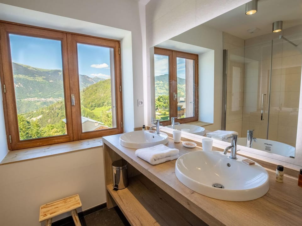 Chalet rénové et calme avec cheminée et parking couvert - FR-1-688-17 Chalet in Les Allues