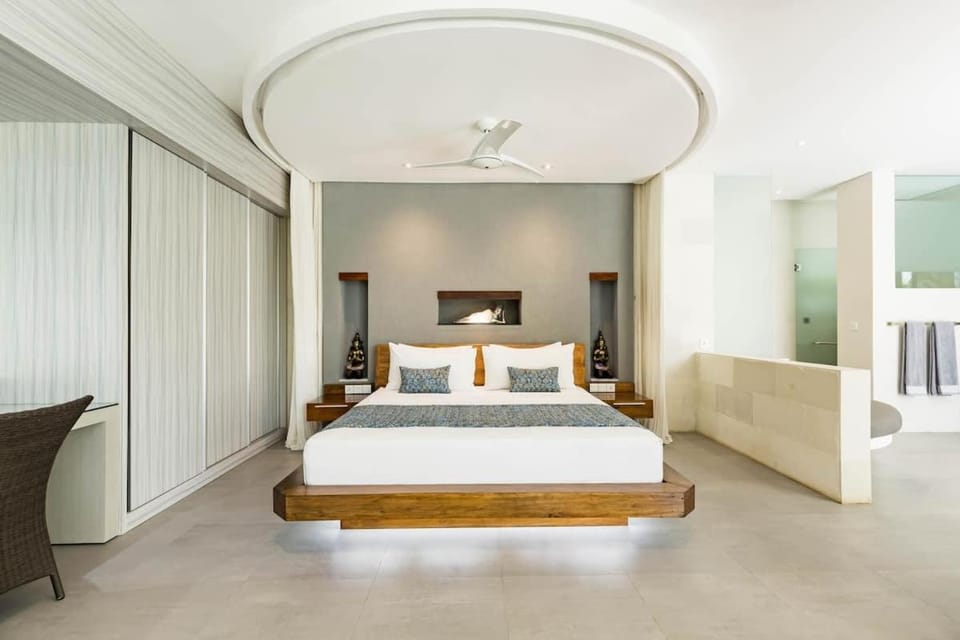 Bed, Bedroom, fireplace