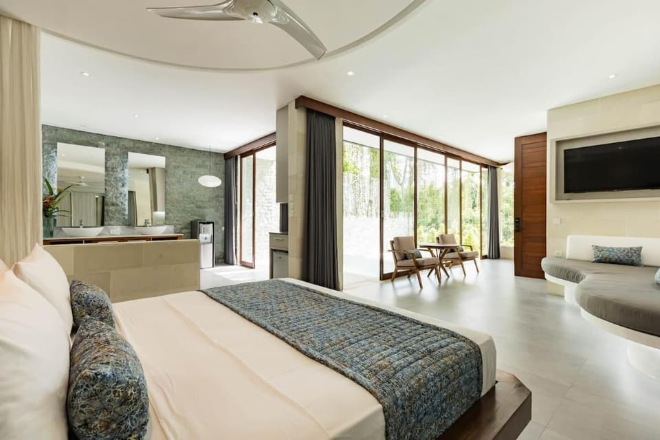 Communal lounge/ TV room, Bed, Living room, Photo of the whole room, Seating area, Evening entertainment, Bedroom, fireplace
