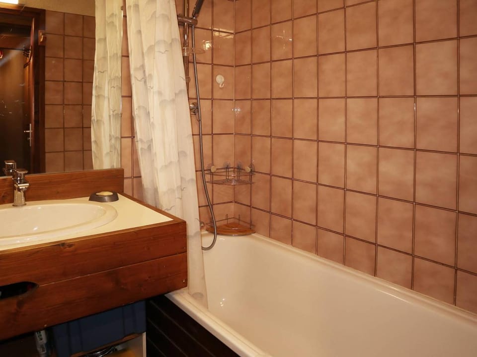 Studio familial avec accès direct aux pistes, balcon sud, 4 pers, centre station, Les Orres Apartment in Provence-Alpes-Côte d'Azur