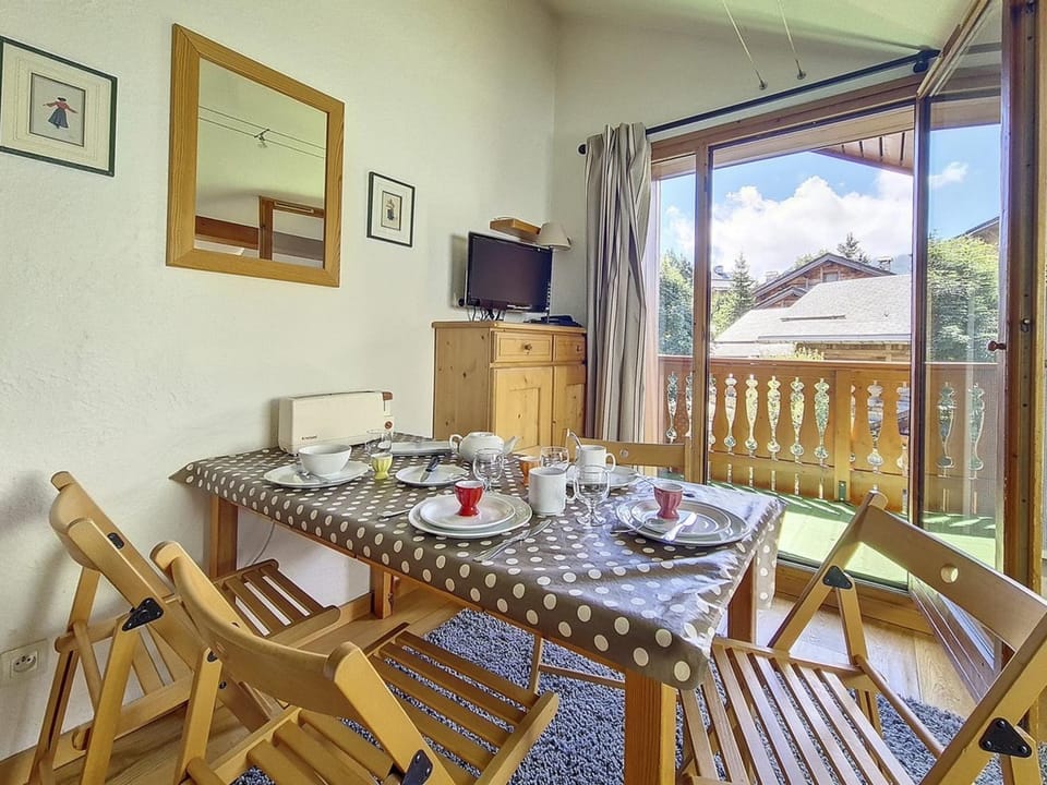 Studio confortable avec balcon, WIFI, parking proche des pistes à Méribel - FR-1-688-22 Apartment in Les Allues