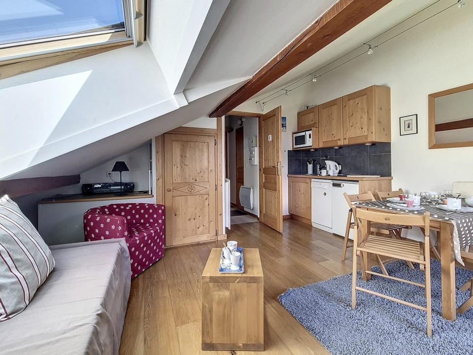Studio confortable avec balcon, WIFI, parking proche des pistes à Méribel - FR-1-688-22 Apartment in Les Allues