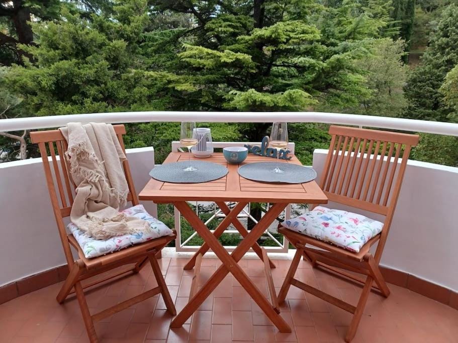 View (from property/room), Balcony/Terrace, Seating area, Garden view
