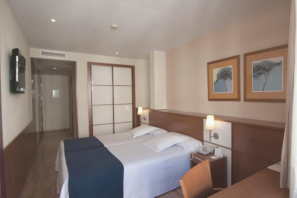 Bed, Photo of the whole room, Inner courtyard view