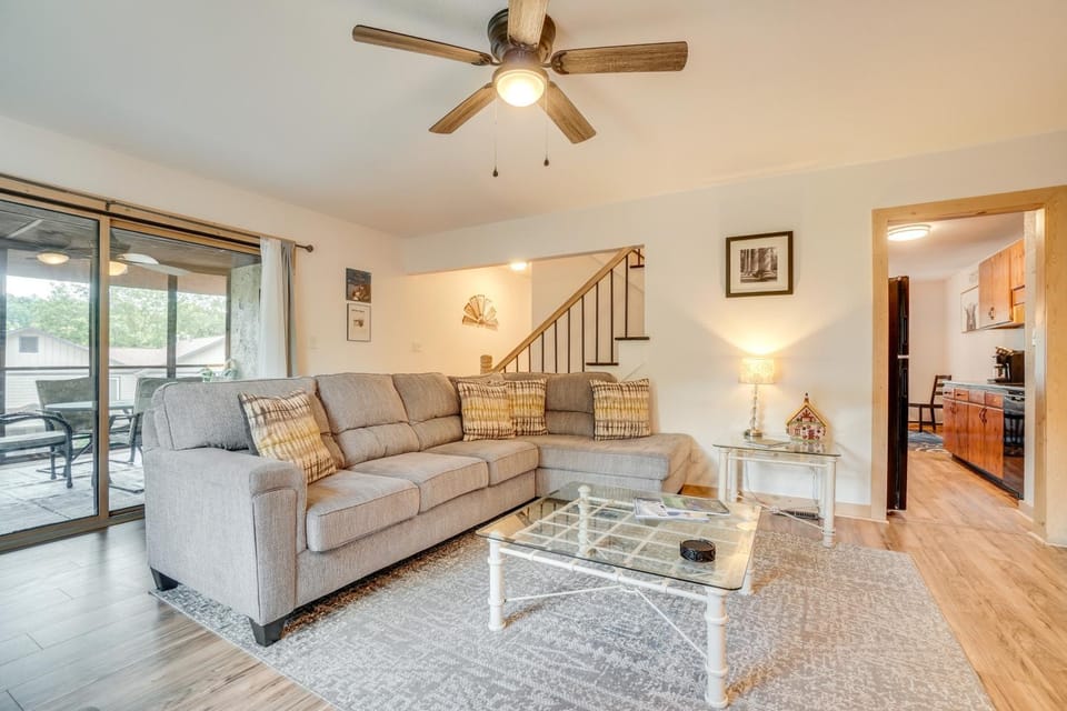 Spacious Rustic Helen Abode ~ 1/2 Mi From Tubing! House in Helen