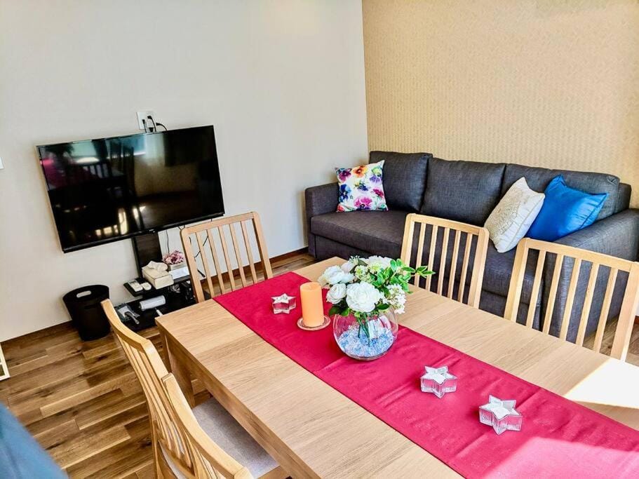 TV and multimedia, Living room, Dining area