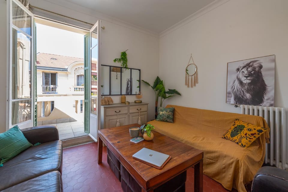 Heart of Nice, Authentic Niçois charm, terrace Apartment in Nice