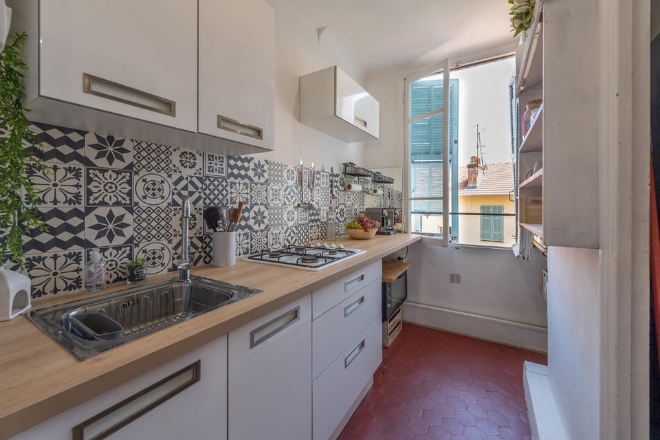 Heart of Nice, Authentic Niçois charm, terrace Apartment in Nice