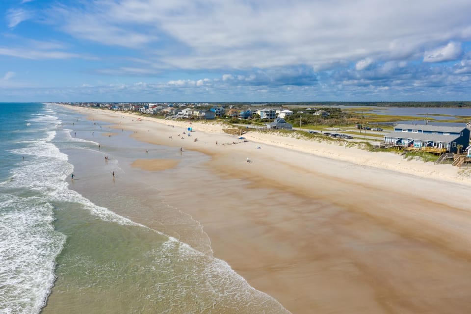 NTB2976 Beach Tracks House in North Topsail Beach