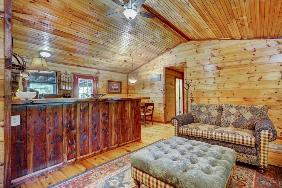 Private Broken Bow Cabin w/ Hot Tub + Gazebo! Cabin in Oklahoma