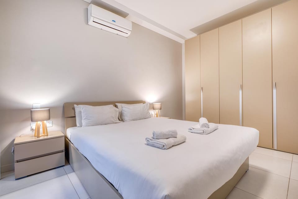 Modern Luxury Apartment in Swieqi - Premium Stay by SF Homes Apartment in Malta