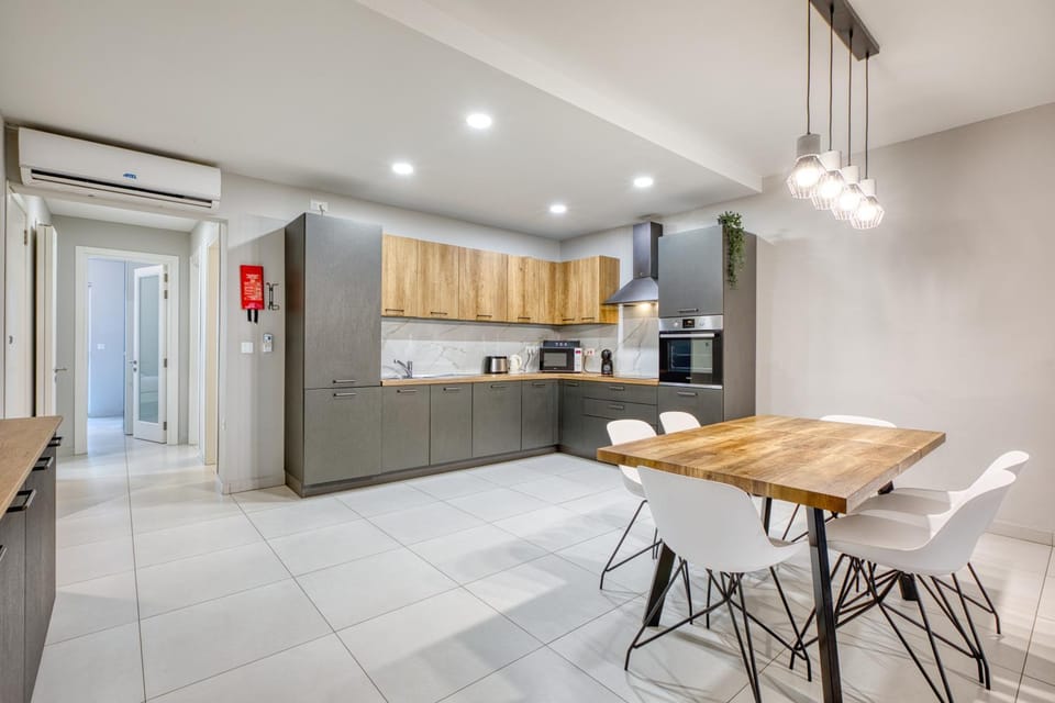 Modern Luxury Apartment in Swieqi - Premium Stay by SF Homes Apartment in Malta