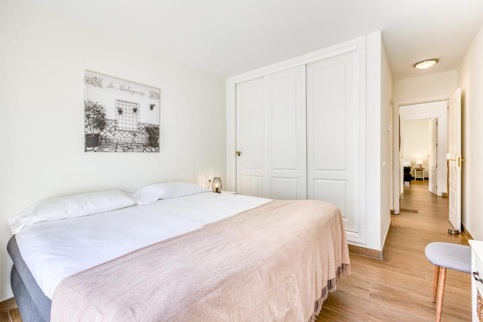 Bed, Photo of the whole room, Bedroom, wardrobe