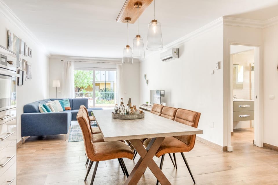 Kitchen or kitchenette, Living room, air conditioner