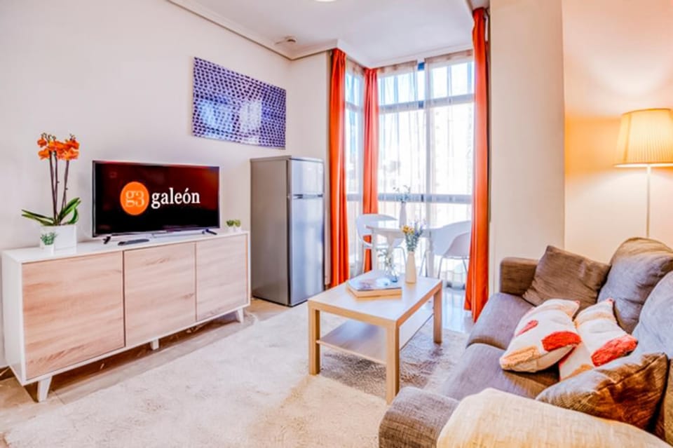 TV and multimedia, Living room, Seating area, Evening entertainment