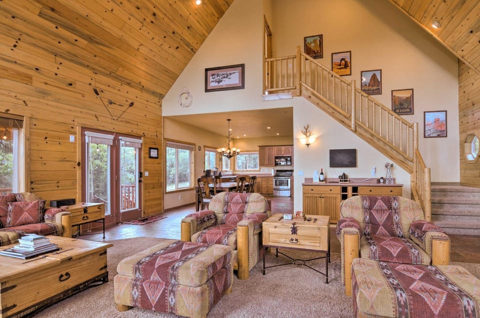 Gorgeous Alton Cabin w/ Deck + Mountain Views Cabin in Utah