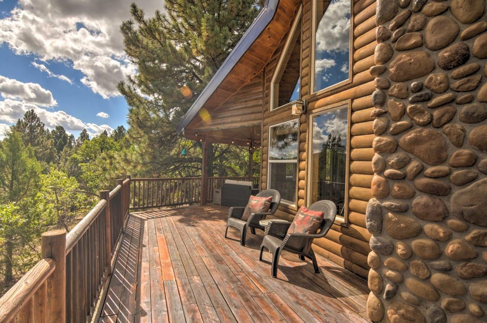 Gorgeous Alton Cabin w/ Deck + Mountain Views Cabin in Utah