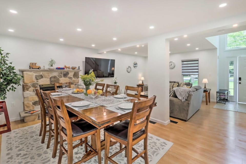 Game Room & Yard: Family Paradise in Pocono Summit House in Coolbaugh Township
