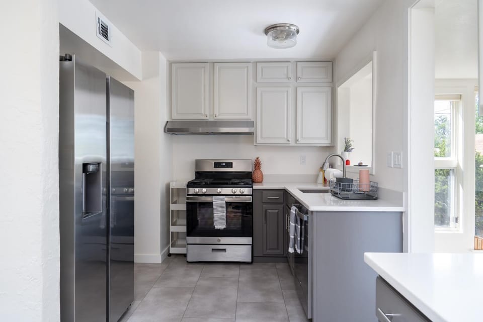 dishwasher, oven, stove, kitchen, air conditioner