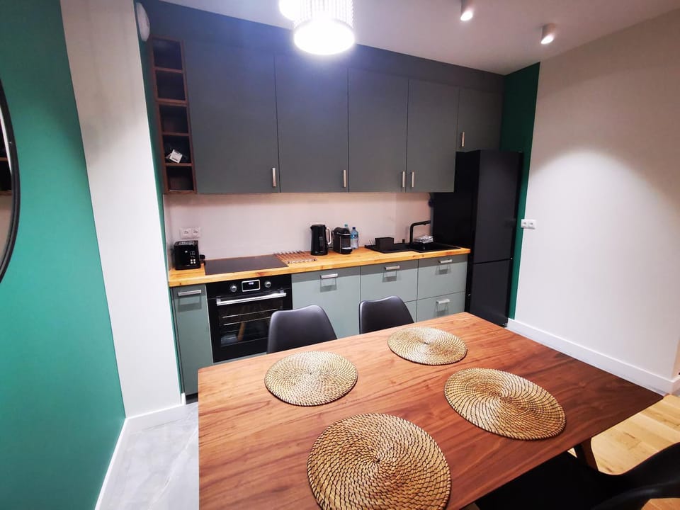 Kitchen or kitchenette, oven, pet friendly, stove