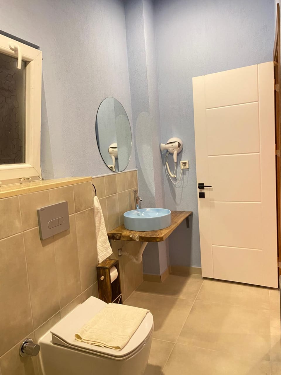 Shower, Toilet, Bathroom, towels, washing machine