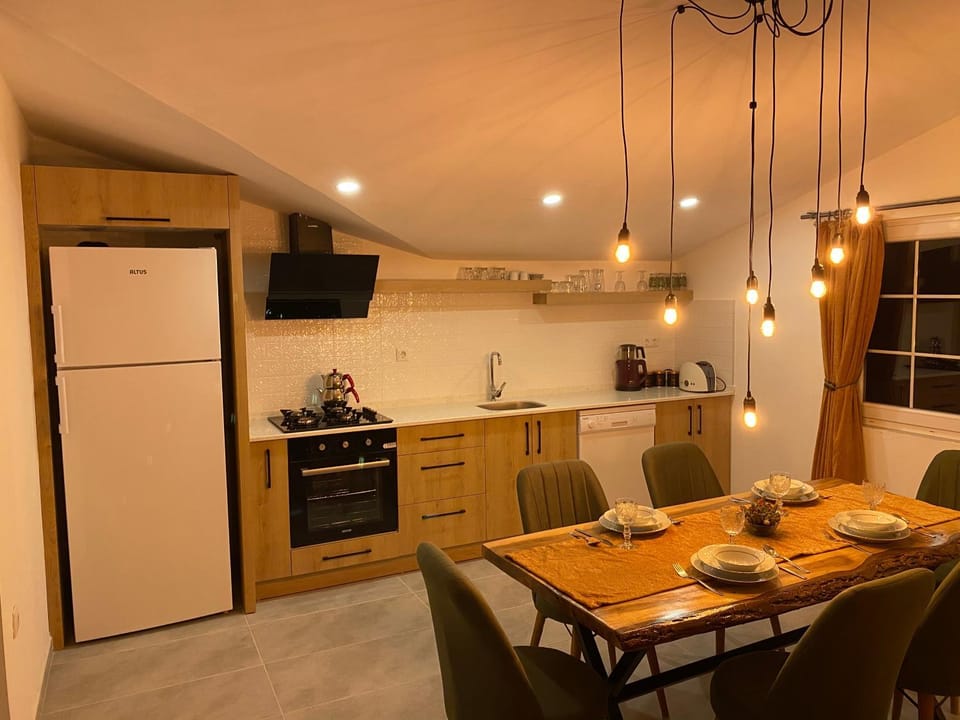 Kitchen or kitchenette, Dining area, dishwasher, pet friendly, stove