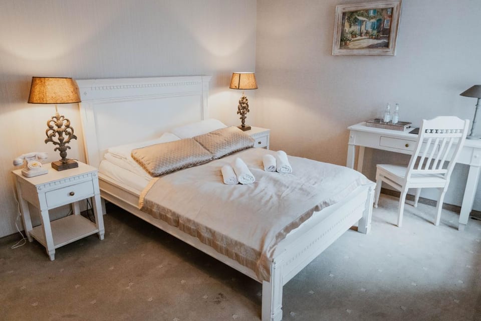 Photo of the whole room, furniture