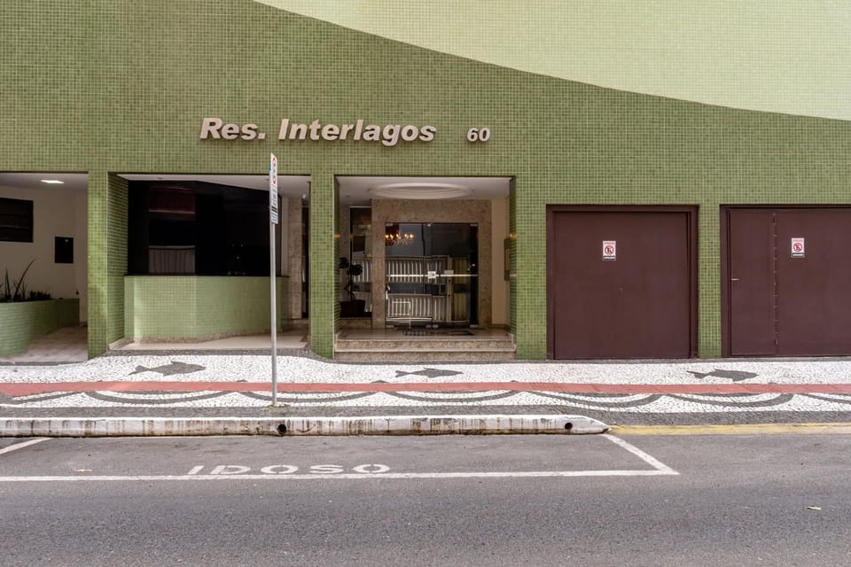 Apto a 50m da Praia em Balneário Camboriú P825 Apartment in Camboriú