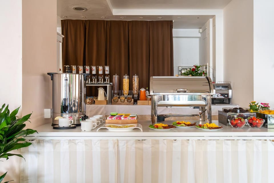 Food and drinks, Food, Breakfast, Continental breakfast, Buffet breakfast, Drinks