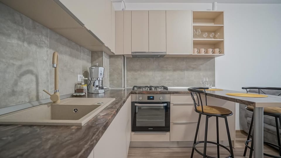 Coffee/tea facilities, Kitchen or kitchenette, Dining area, dishwasher, oven, pet friendly, stove