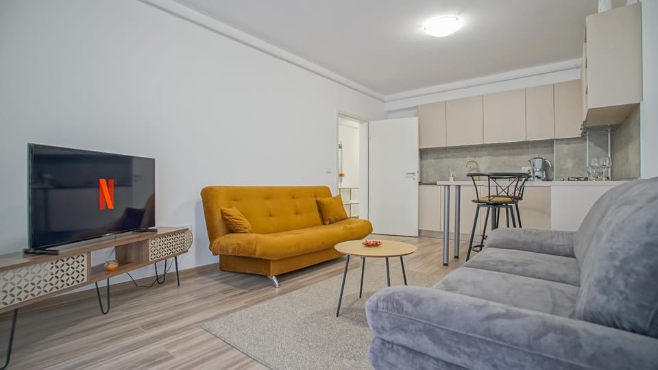 TV and multimedia, Kitchen or kitchenette, Living room, Seating area