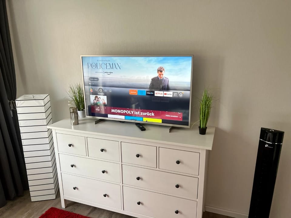 Communal lounge/ TV room, TV and multimedia, Evening entertainment