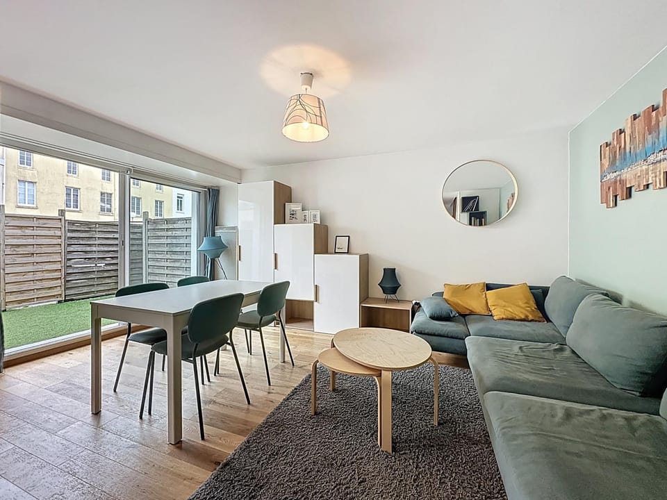 Living room, Dining area