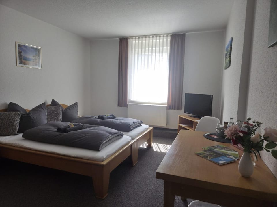 Bed, Photo of the whole room, Seating area, towels