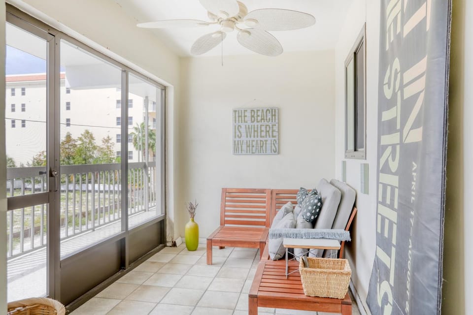 Carefree Cottage House in Clearwater Beach