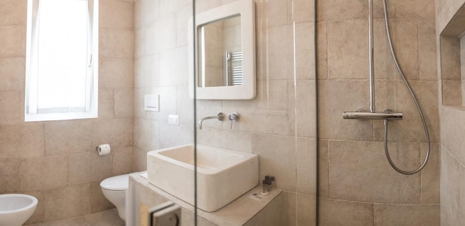 Shower, Toilet, Bathroom, Area and facilities