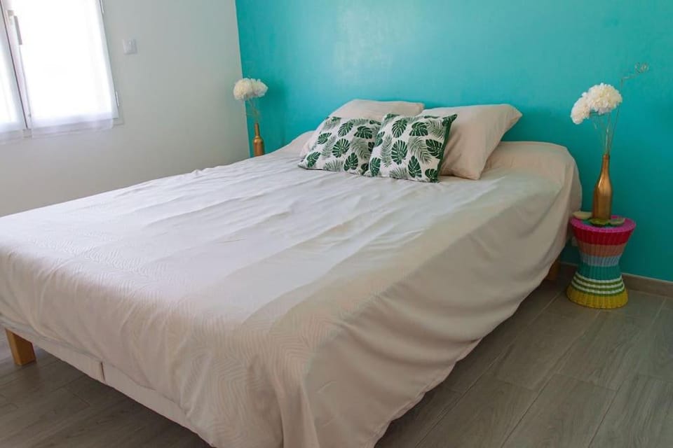 Bed, Photo of the whole room
