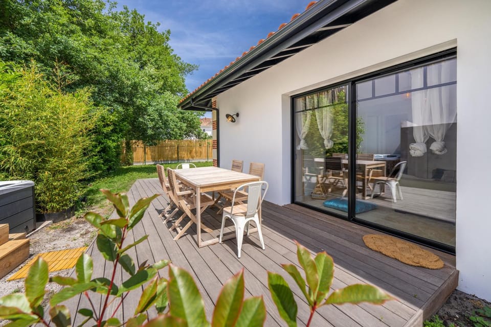 Patio, Spa and wellness centre/facilities, Garden view