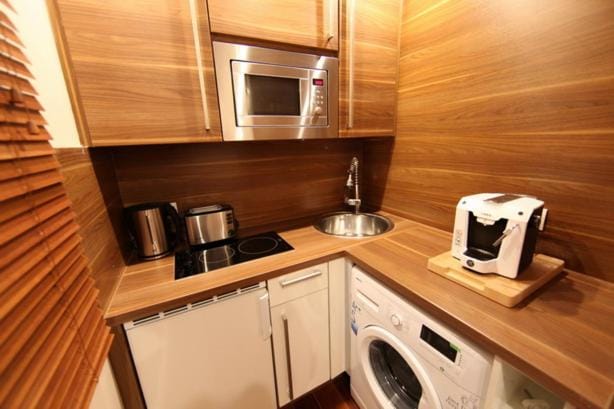Coffee/tea facilities, Kitchen or kitchenette, minibar, stove, washing machine