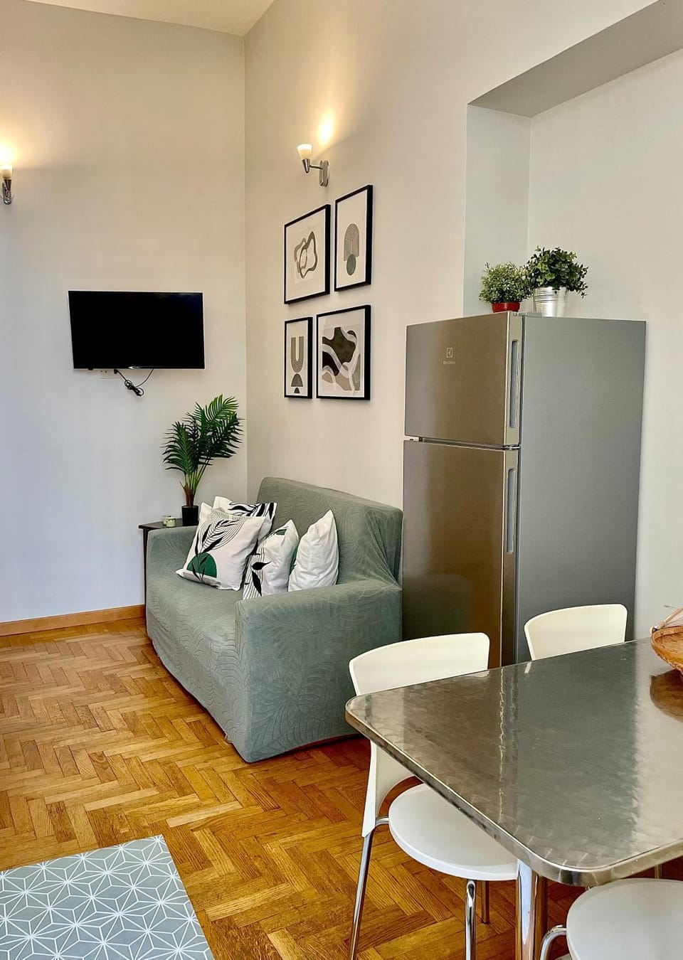 Communal lounge/ TV room, TV and multimedia, Kitchen or kitchenette, Living room, Seating area