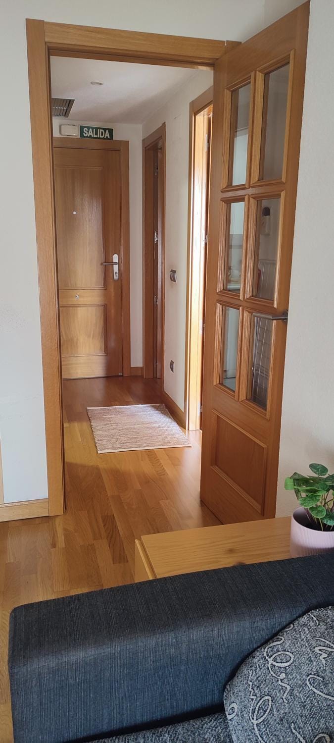 Apartamento luminoso cerca de Plenilunio y aeropuerto con garaje, piscina y vigilancia 24h, se hace factura si es necesario Apartment in Madrid