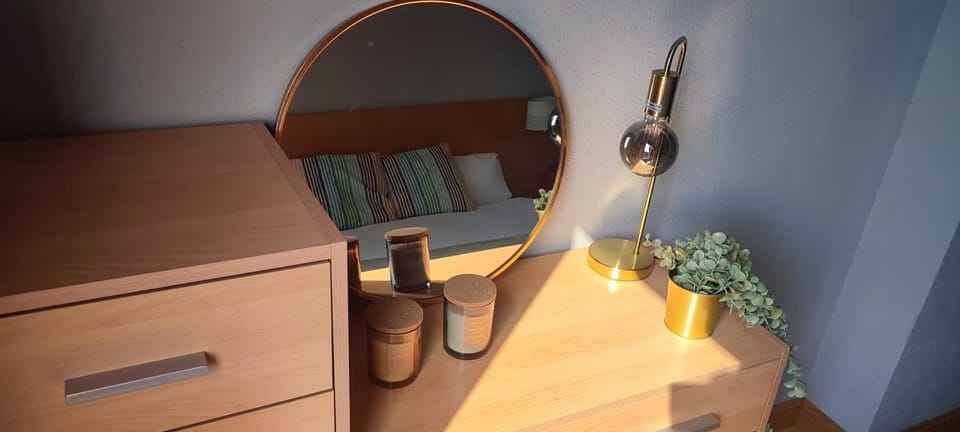 Apartamento luminoso cerca de Plenilunio y aeropuerto con garaje, piscina y vigilancia 24h, se hace factura si es necesario Apartment in Madrid