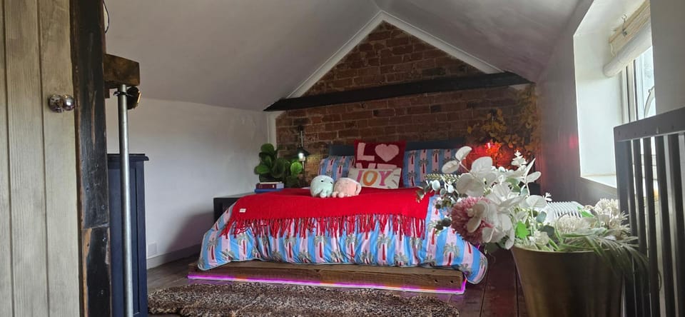 The Stable Annexe with hot tub & horses Vacation rental in England