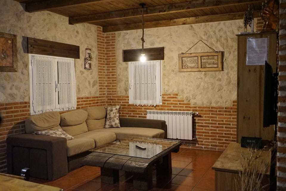 Communal lounge/ TV room, Dining area