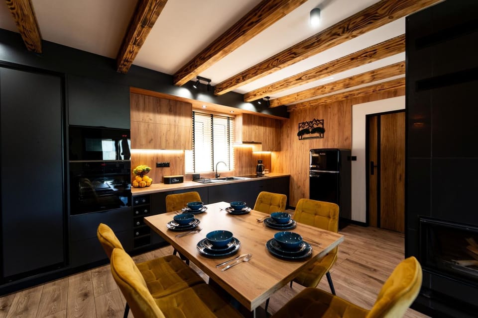 Kitchen or kitchenette, Living room, Seating area, Dining area, oven, stove