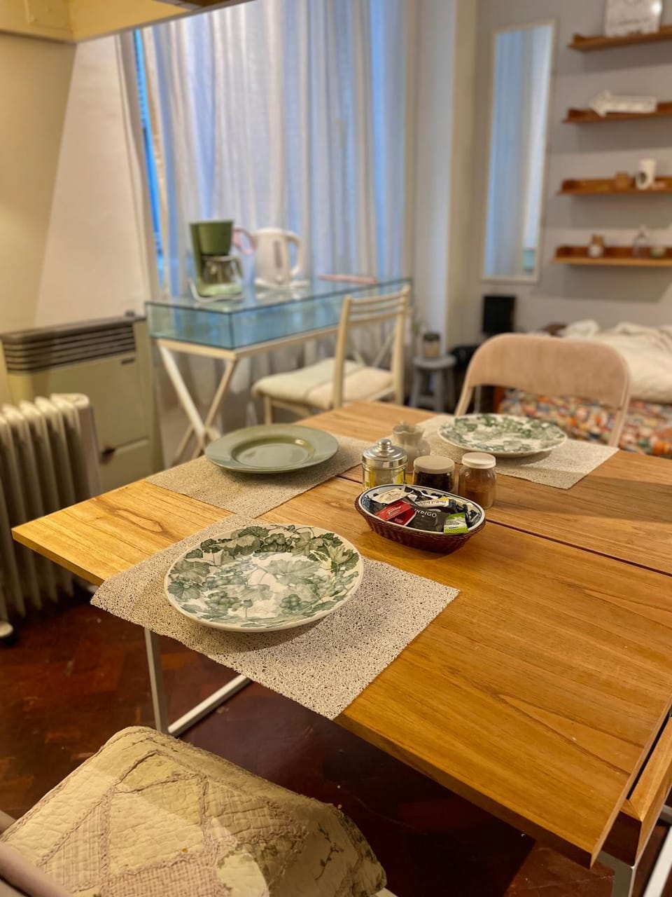 Food and drinks, Seating area