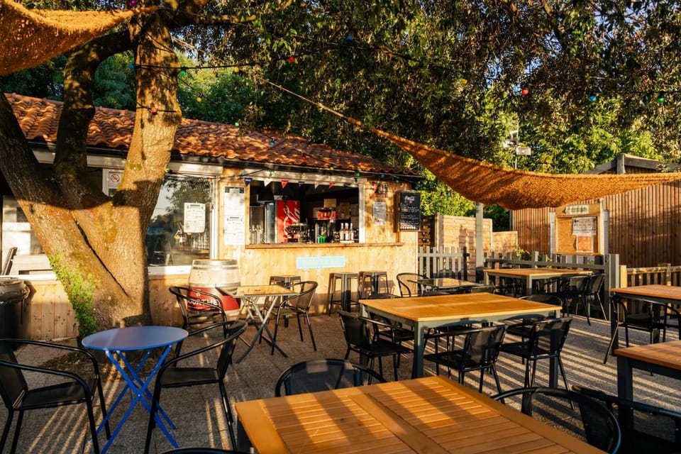 Patio, Restaurant/places to eat